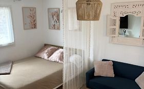 logement privée à 50m de la plage de Miomo